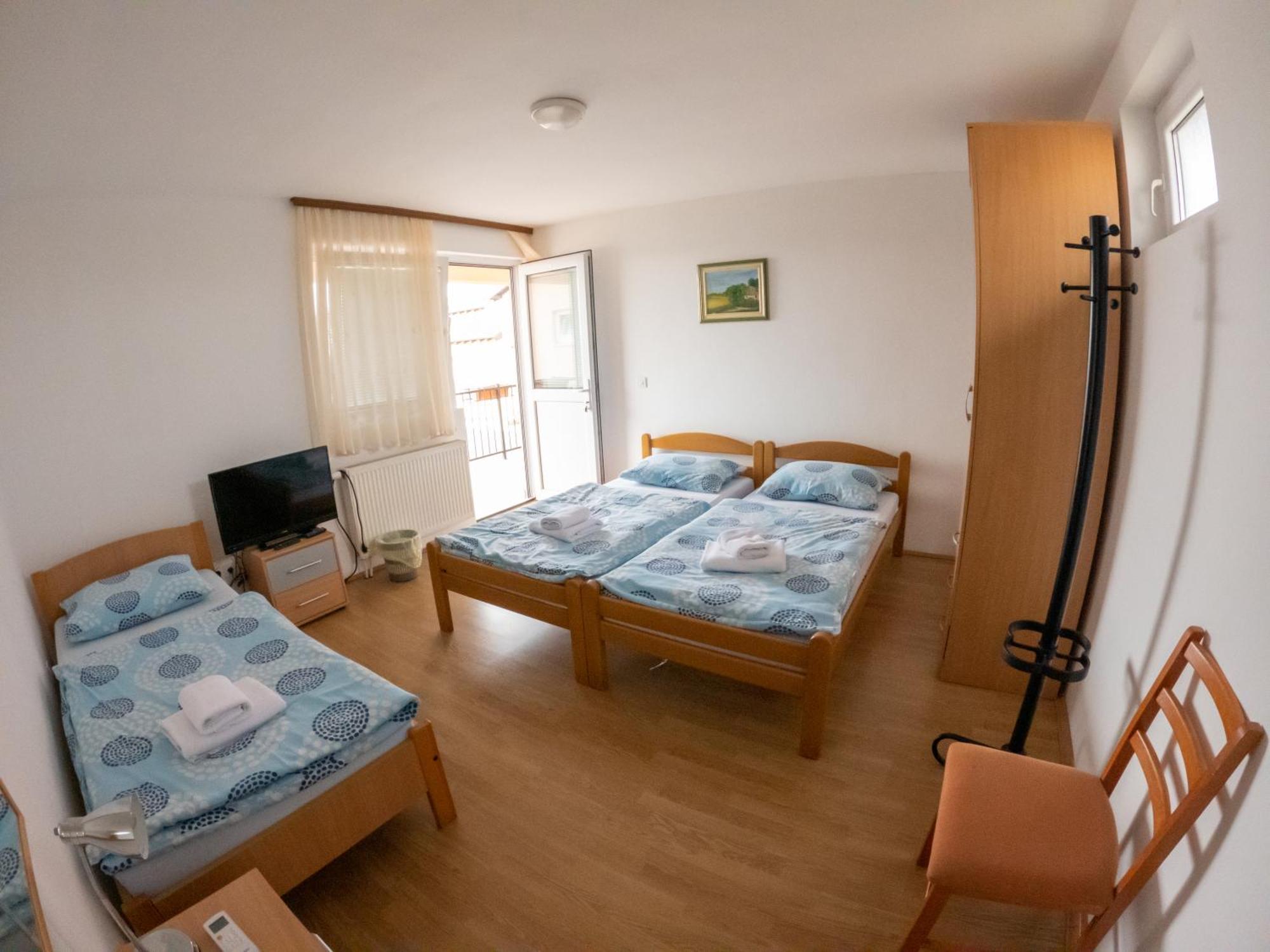 Prenociste Dzinic Hotel Zupanja Ngoại thất bức ảnh