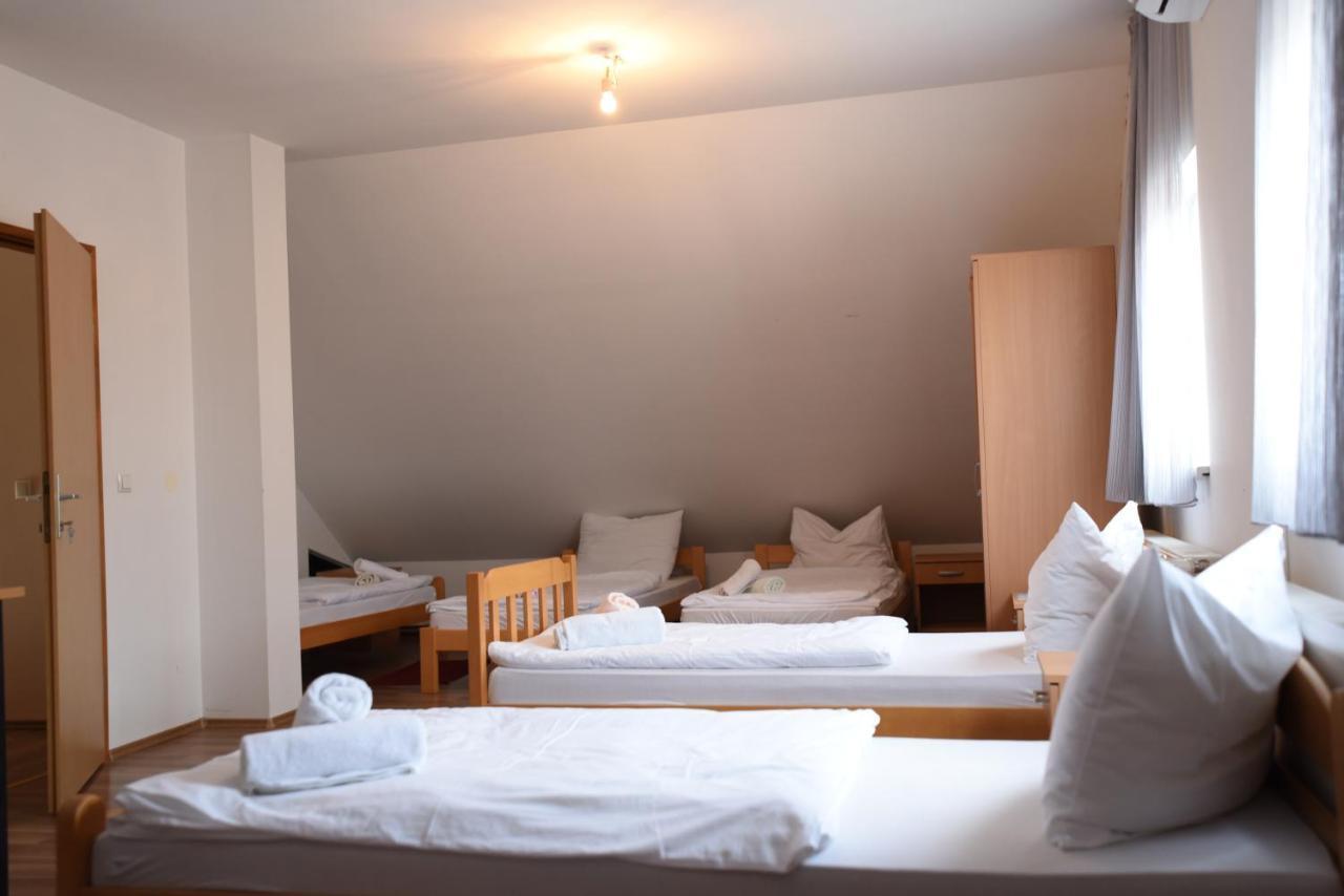 Prenociste Dzinic Hotel Zupanja Ngoại thất bức ảnh
