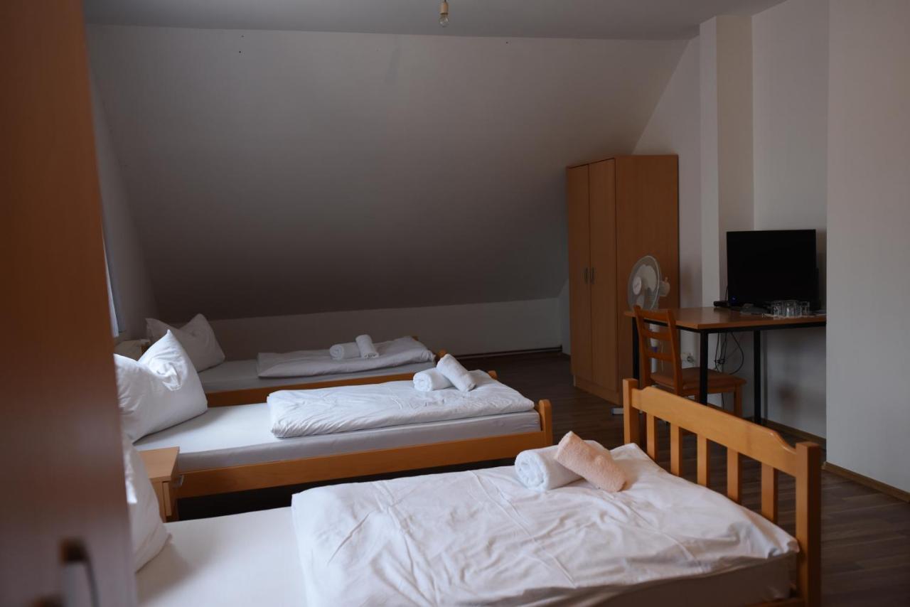 Prenociste Dzinic Hotel Zupanja Ngoại thất bức ảnh