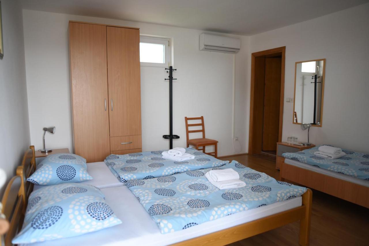 Prenociste Dzinic Hotel Zupanja Ngoại thất bức ảnh